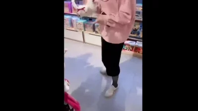 带着邻居媳妇去商场购物然后去酒店疯狂抽插