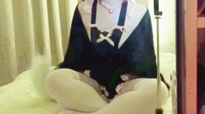 白丝女友自慰已成年