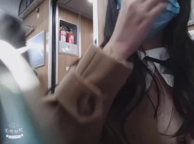 旁边的大爷应该在做着美梦吧