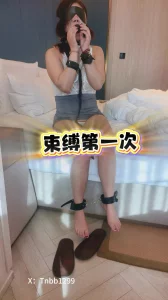 [原创] 苏E：骚妻被绑起来更放荡，自己按摩骚穴，简界完整版